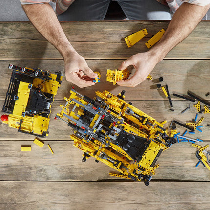 LEGO® Technic™ App-Controlled Cat® D11 Bulldozer 42131 - BUILT-UP MODEL