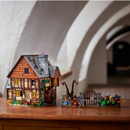 LEGO® Ideas Disney Hocus Pocus: The Sanderson Sisters' Cottage 21341