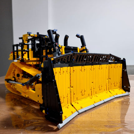 LEGO® Technic™ App-Controlled Cat® D11 Bulldozer 42131 - BUILT-UP MODEL